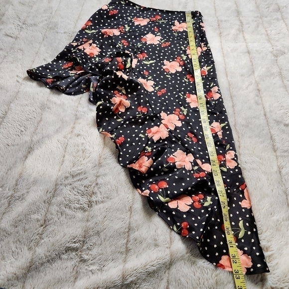 Size S Skirt Asymmetrical Ruffled skirt Cherry blossom print black pink Color - Picture 9 of 12